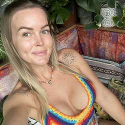 Goddessnaomi's Chat & Dating Profile