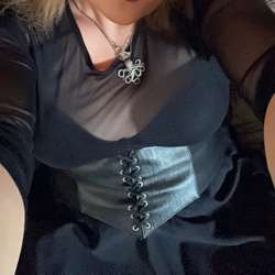 NylonSlaveApril's Chat & Dating Profile