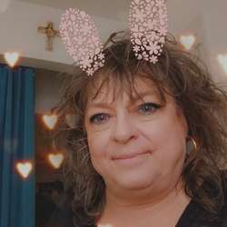 Rachelwood's Chat & Dating Profile