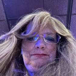 Railqueen's Chat & Dating Profile