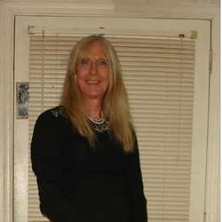 Roxie1's Chat & Dating Profile