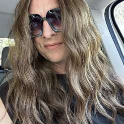Sarabobs1's Chat & Dating Profile