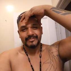 Teyo323's Chat & Dating Profile