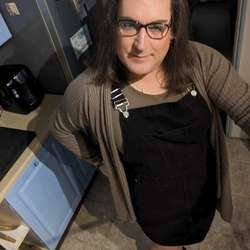 connellya's Chat & Dating Profile