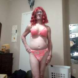 sarahlove69's Chat & Dating Profile