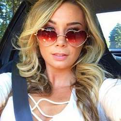 vanessa93's Chat & Dating Profile